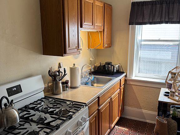 2nd image of 1805 E Newberry Blvd #3