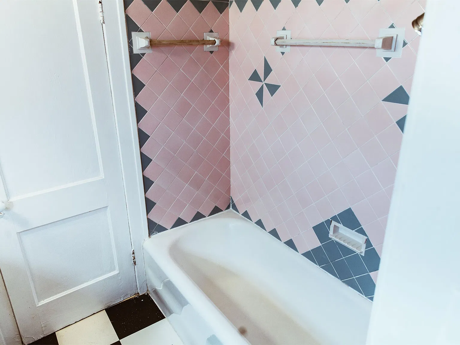 1518 N Robinson Ave — Photo 3