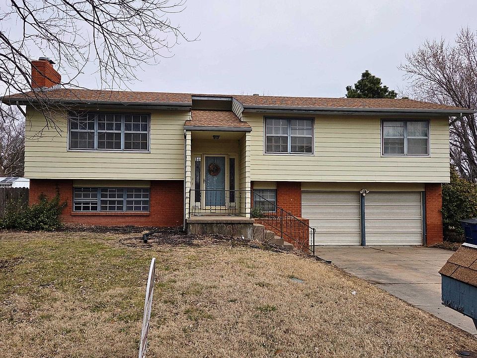 1st image of 916 W 10th St