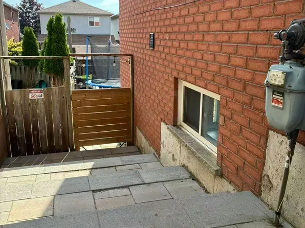 59 Adams St #Basement, Bradford West Gwillimbury, ON L3Z 3E2