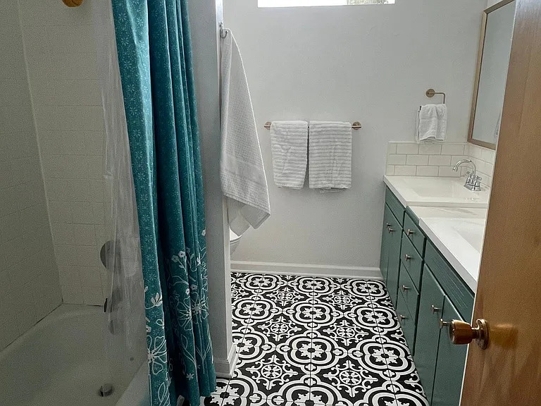 258 Harvard Ave #B — Photo 5