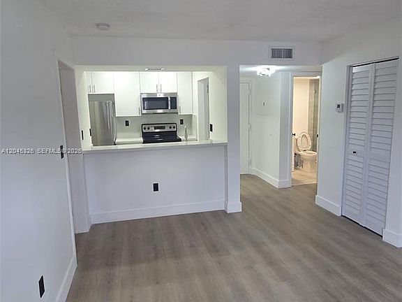 5th image of 7125 NW 186th St APT B201