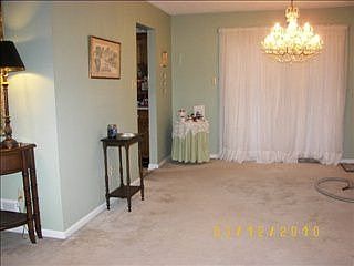 4th image of 122 Frankie Dr