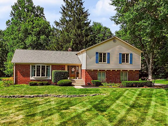 2nd image of 7242 Hampstead Ln