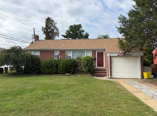 26 Clarissa Dr, Syosset, NY 11791