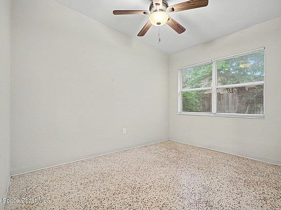 4th image of 303 Sharon Dr