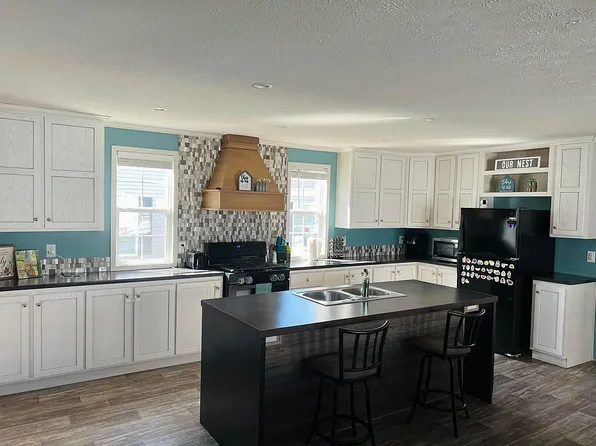 16717 Fall River Rd, Holly, MI 48442