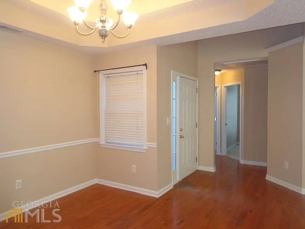 4 bed, 2.0 bath, 1756 sqft, $2,100 — Photo 3