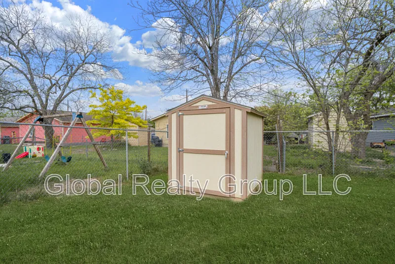 3 bed, 2.0 bath, 1200 sqft, $1,395 — Photo 2