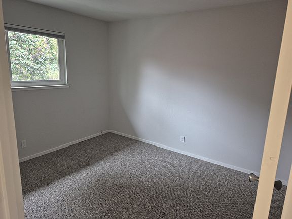 5th image of 176 Sierra Dr #4