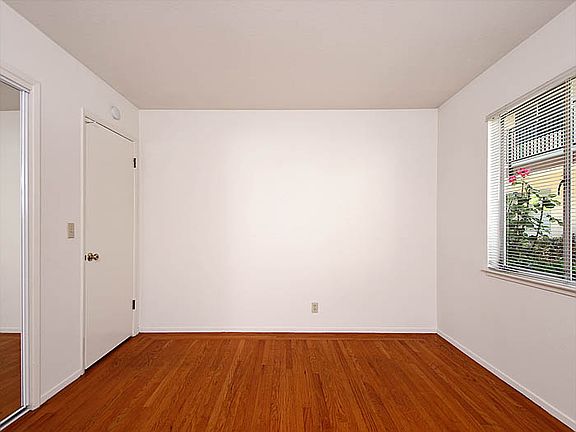 4th image of 542 Forest Ave APT A