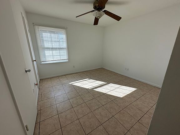 3rd image of 4604 Coronado Dr APT B