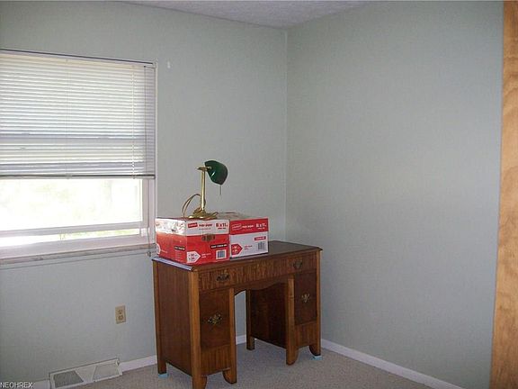 5th image of 1736 Laurel Dr