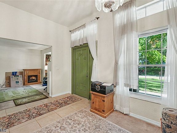 3rd image of 524 SW 23rd Ter