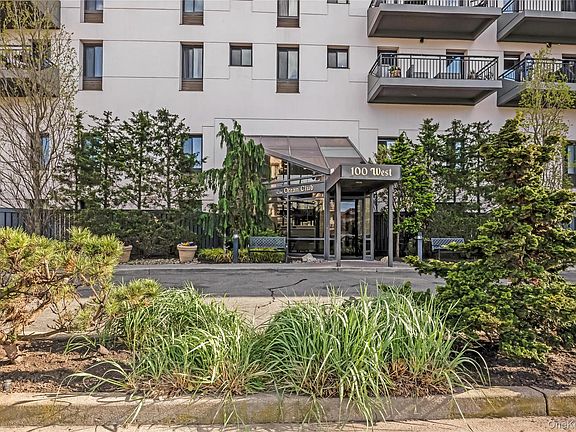 2nd image of 100 W Broadway #2DD