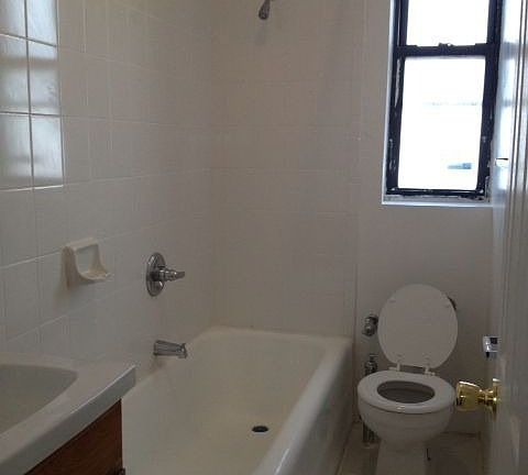 3rd image of 3747 61st St APT 5K