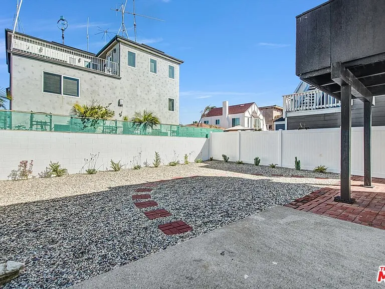 1083 Montauk Ln #1 — Photo 10