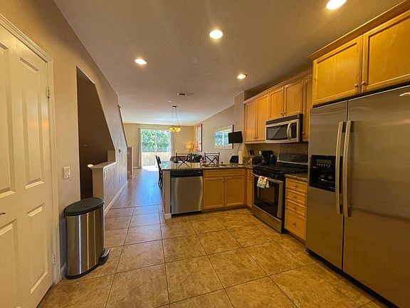 3rd image of 8620 Belford Ave APT 605