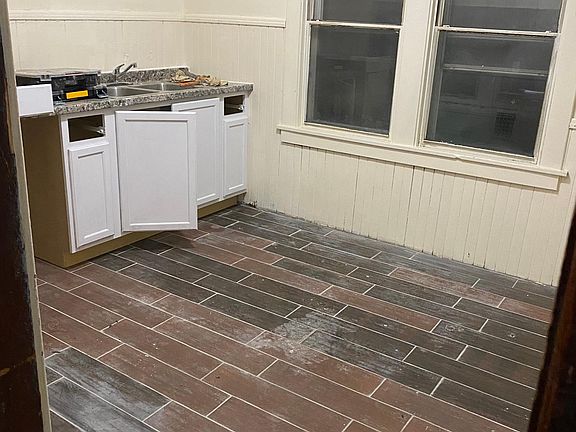 3rd image of 230 Rodney Ave Floor 2