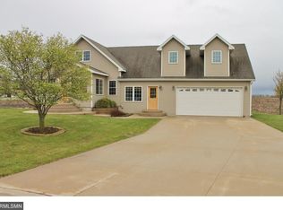 720 Meyer Cir, Green Isle, MN 55338