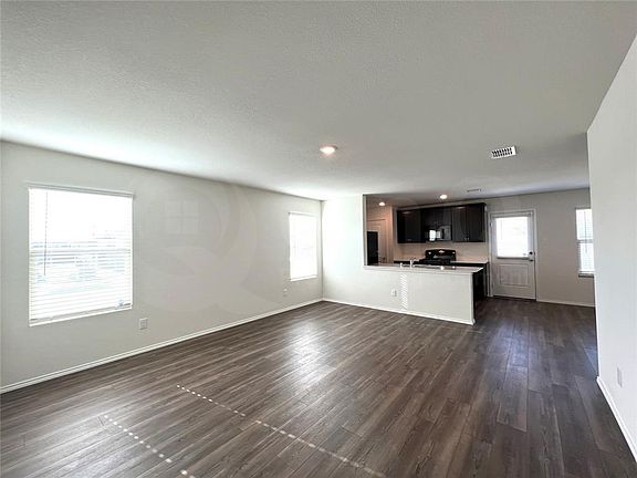 5th image of 213 Anvil Dr