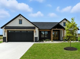 129 Merion Ln, La Vernia, TX 78121