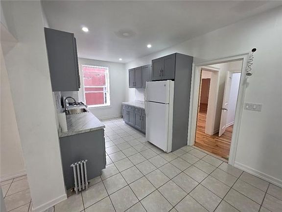 2nd image of 292 Grafton St Floor 2