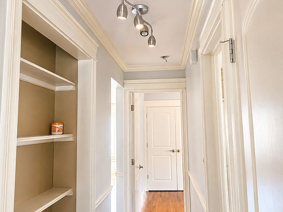 4th image of 379 Cornell Ave