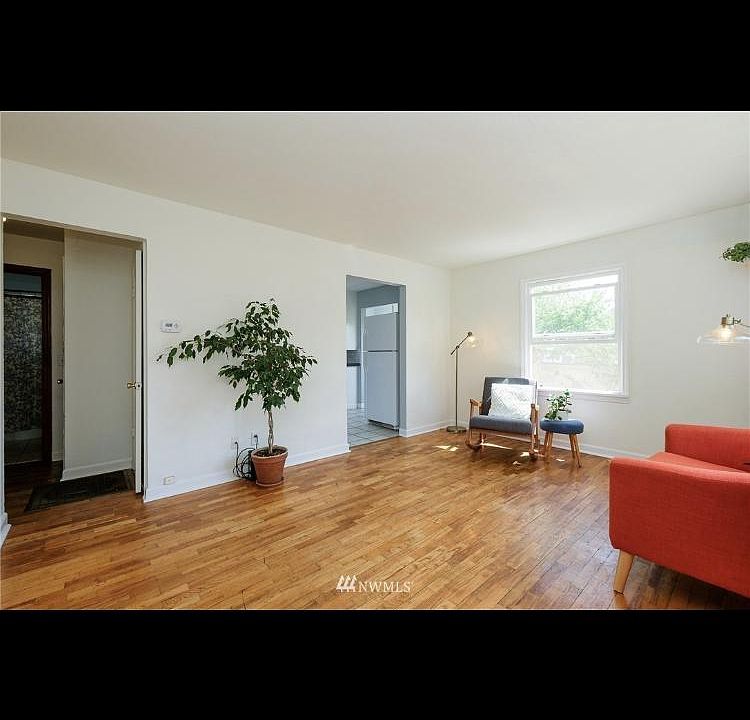 2nd image of 2130 NE Warner St