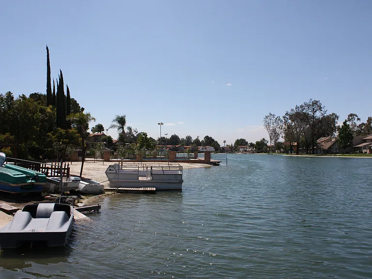 Border Lake and common area, Beach and Pool