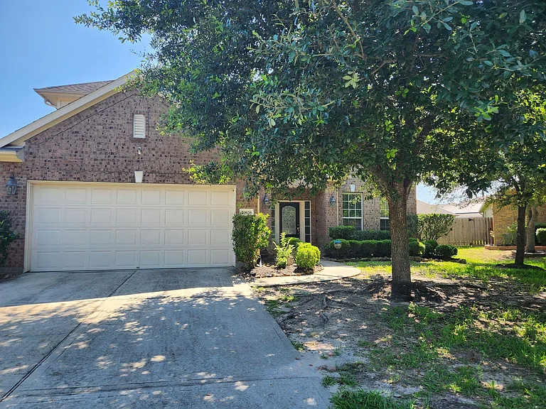 20676 Oakhurst Meadows Dr — Photo 1