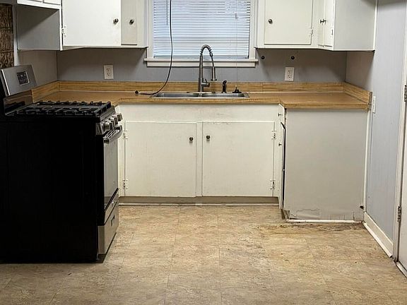 2nd image of 1904 Edwin Ave