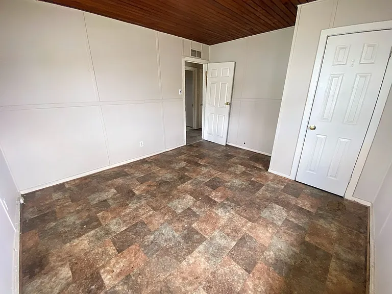 2709 Cline St — Photo 9