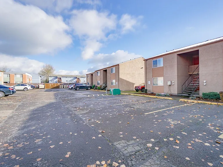 Westwood Apartments — Photo 34