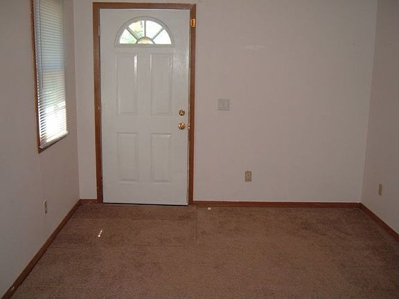 Main level 13x10' Living Room.