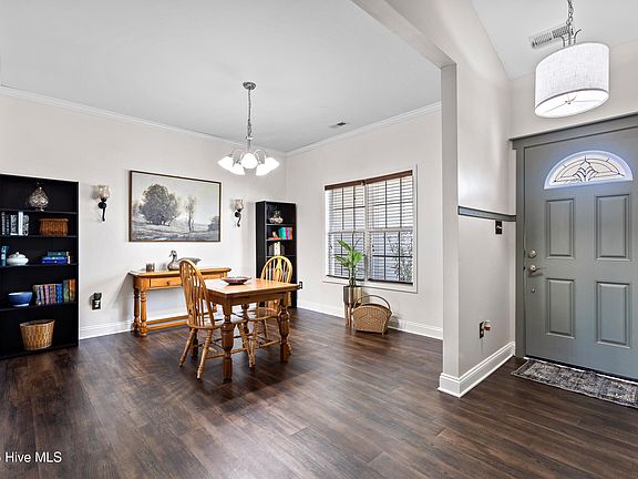 5th image of 207 Sunstone Court
