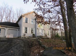7110 Pine Grove Dr, East Stroudsburg, PA 18301