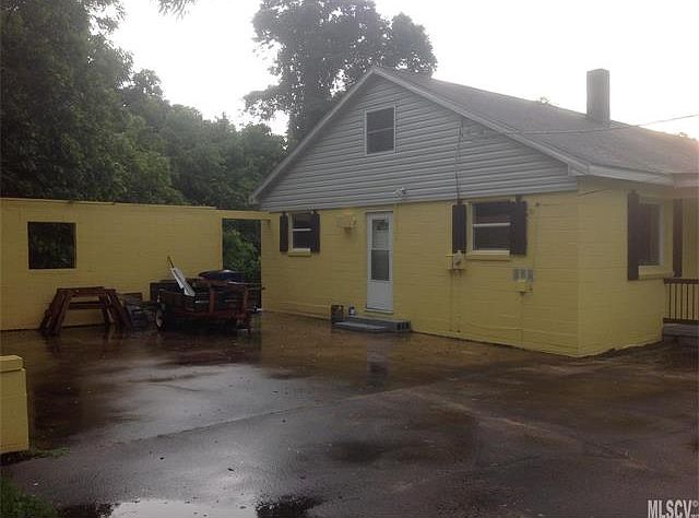 2nd image of 563 4th Street Pl SW