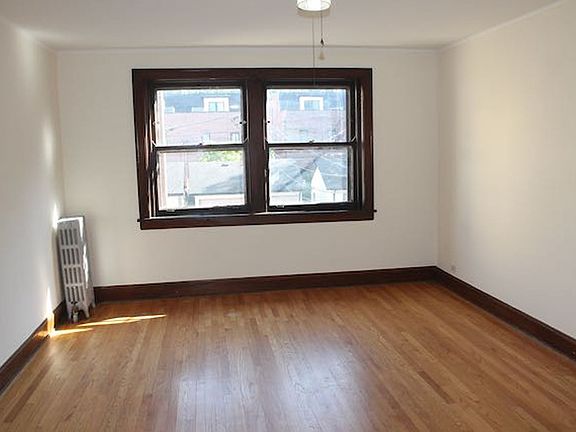 4th image of 2116-18 Central St #2