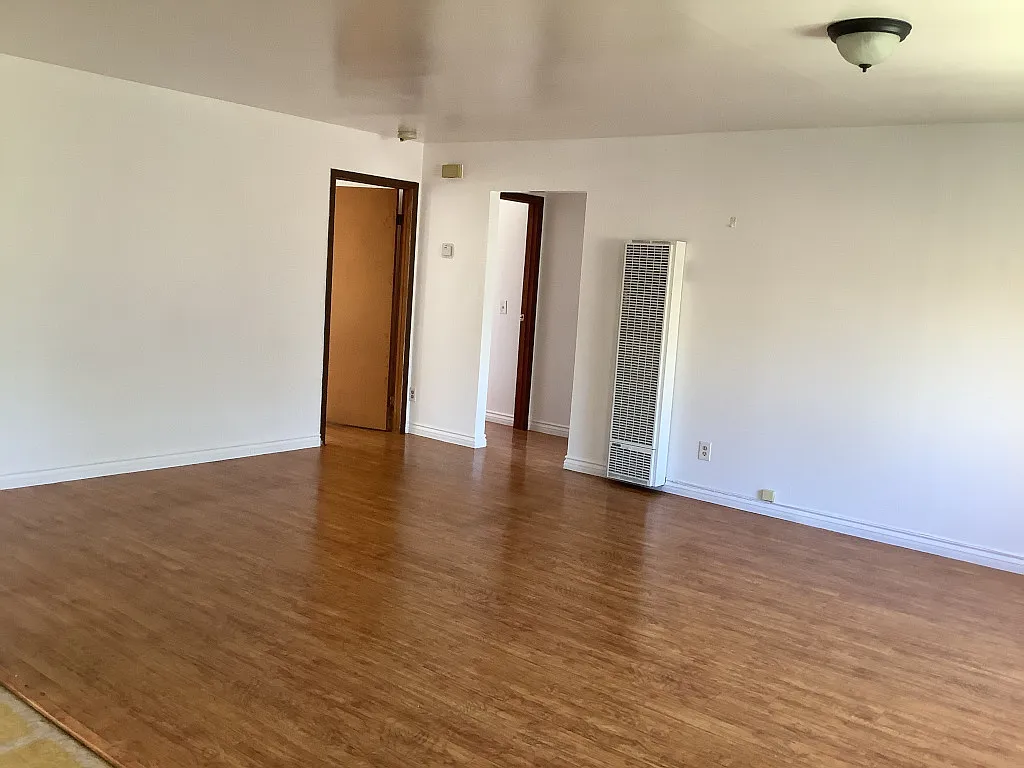 3 bed, 1000 sqft, $2,800 — Photo 4