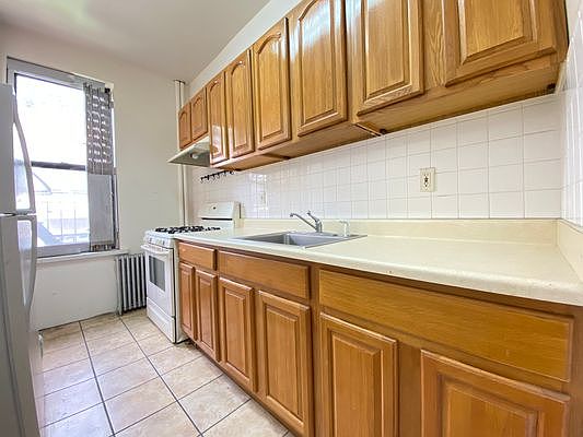 3rd image of 523 Dean St APT 3R