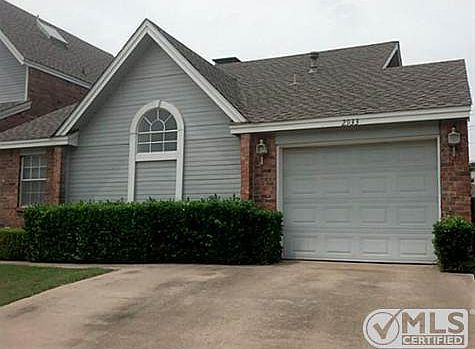 1st image of 2933 Waterfront Dr