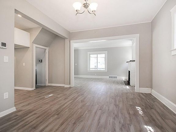 4th image of 1504 Wyandotte Ave