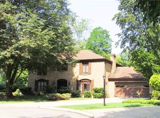 27 Carmel Ct, Pittsburgh, PA 15221