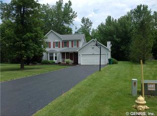 627 Galbro Cir, Webster, NY 14580