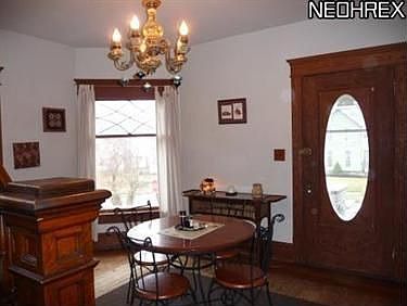 4th image of 266 College St