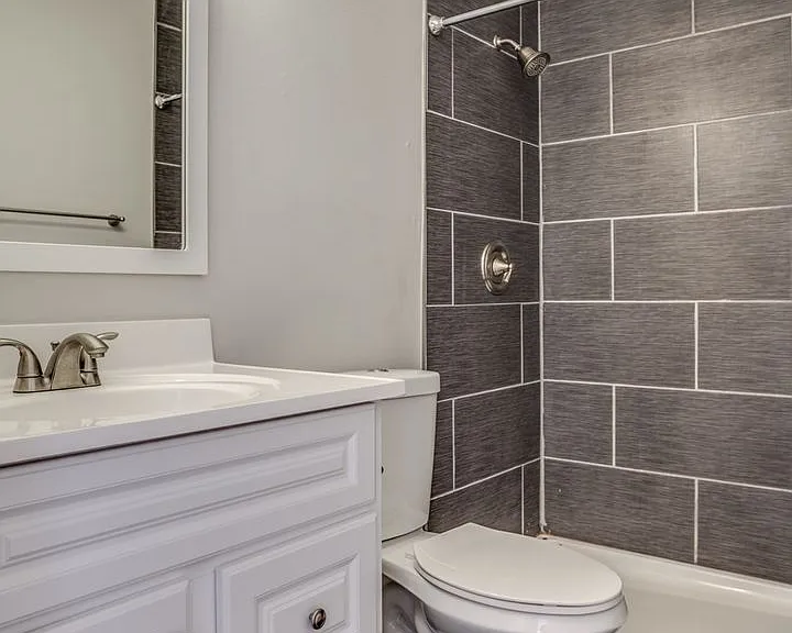 744 Polk St NE — Photo 8