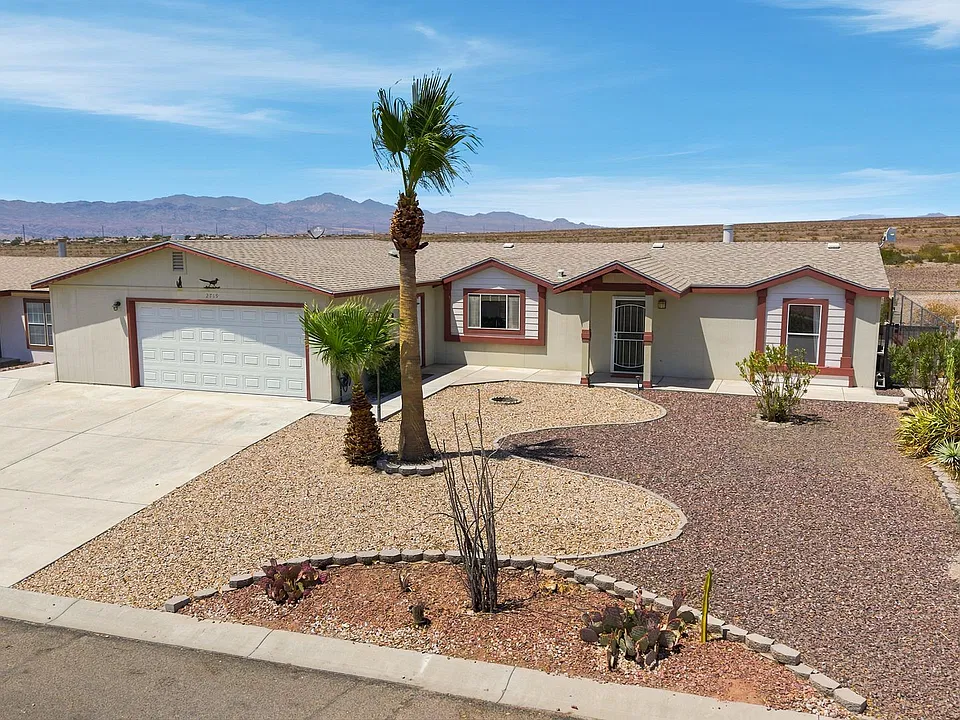 2719 E Vicki Ave