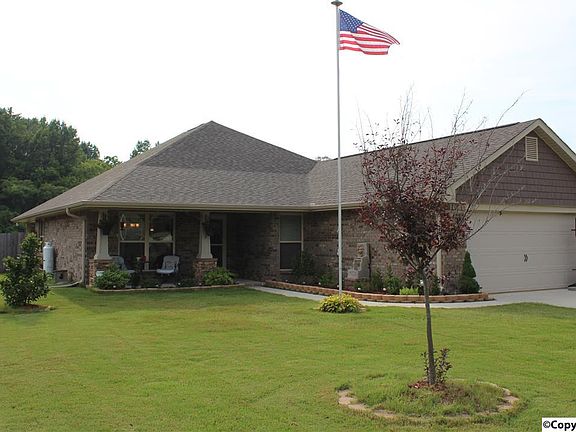 2nd image of 136 Lazy Oak Dr