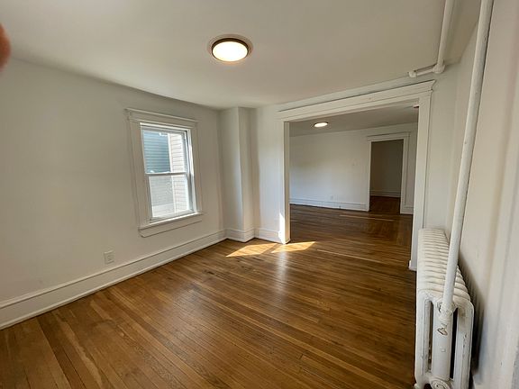 5th image of 324 N Indiana Ave